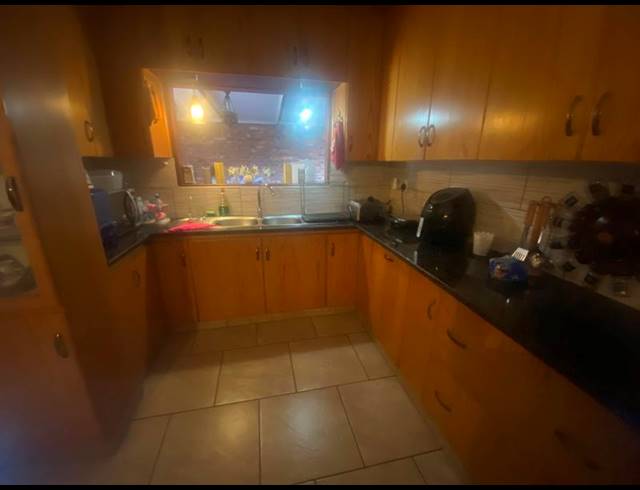 4 BEDROOM HOUSE FOR SALE IN GHOLFSIG